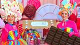 Candy Girls mit buntem Candy Bar Bauchladen für Firmenfeiern, Malls und Messen