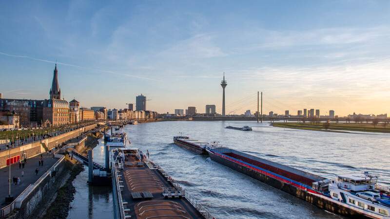Düsseldorf: Vom Medienhafen nach Japan
