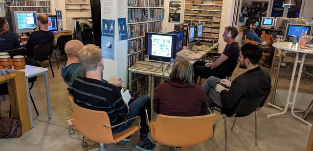 Besucher 2 Retro Spieleabend in Hamburg