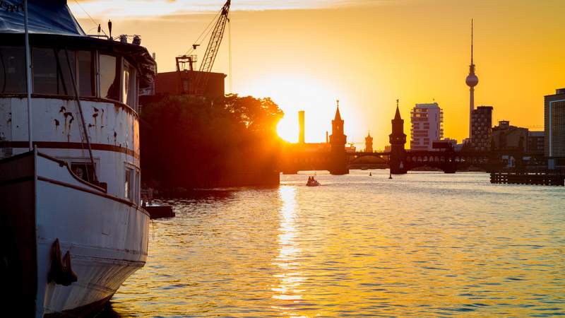 Sommerfest oder Weihnachtsfeier auf der Spree