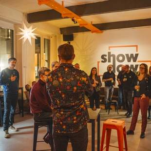 Weihnachtsfeier mit kurzer Ansprache an das Team in unserer Showdown Lounge Weihnachtsfeier mit kurzer Ansprache an das Team in unserer Showdown Lounge