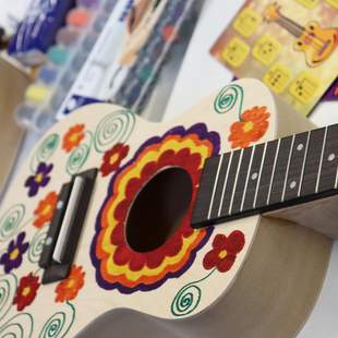 Ukulelen-Event. Baue, male und spiele Ukulele im Team