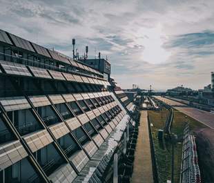 Abendstimmung über die Grand-Prix Strecke von den Komfortzimmern aus