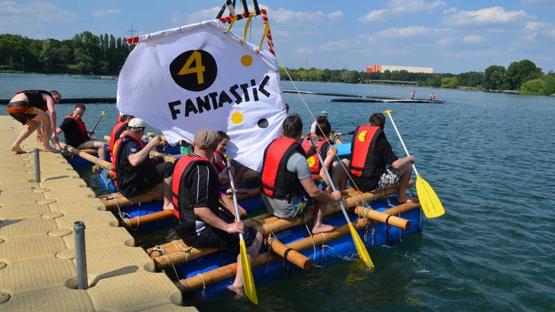 Floßbau Teambuilding