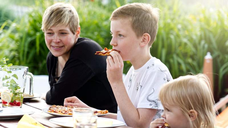 TEAM-Pizzabacken im Holzofen