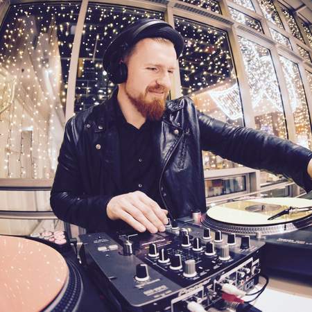 DJ 1 Unsere DJs rocken Eure Online-Weihnachtsfeier