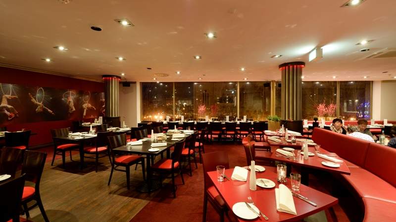 Restaurant Leander Show & Wunschmenü im Varieté-Theater Essen