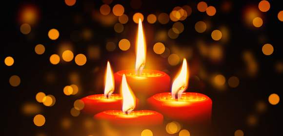 Adventskränze und Weihnachtsgestecke
