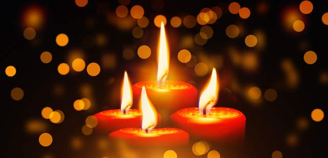 Adventskränze und Weihnachtsgestecke
