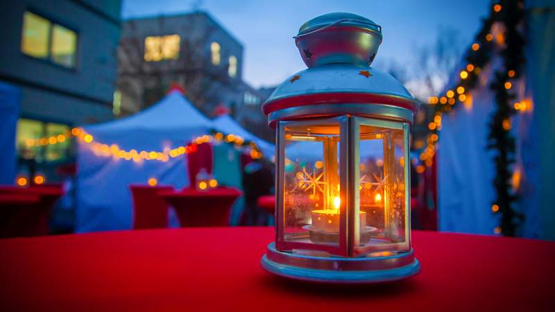 Ihr mobiler Weihnachtsmarkt bei Nacht