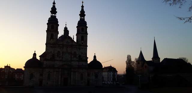 Fulda bei Nacht, Umriss Dom u. Michaelskirche