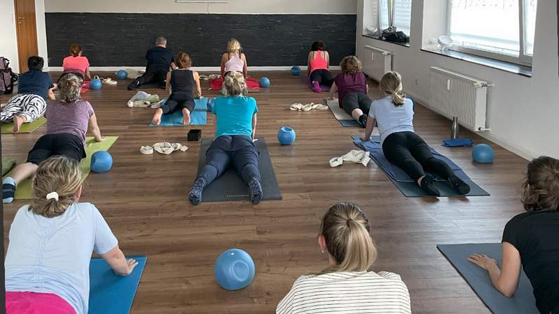 Yoga und Pilates Gruppenkurse