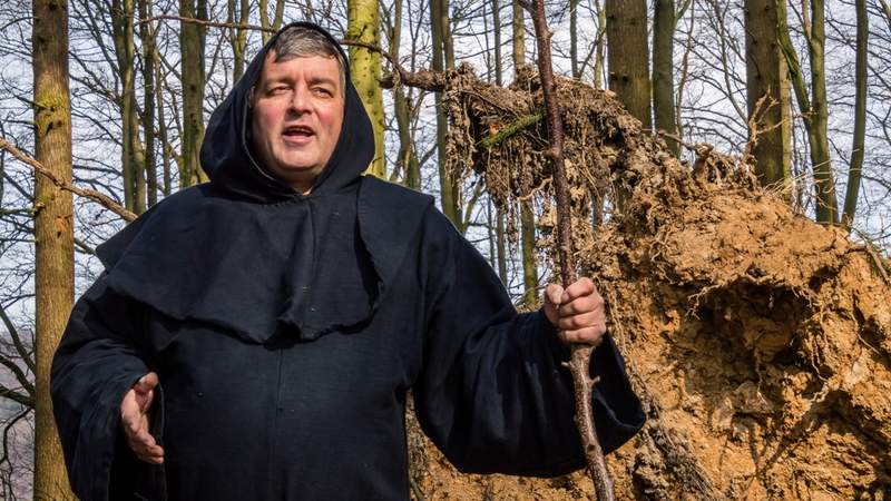 Mönch Gorgo Mystische Auszeit in Bad Emstal