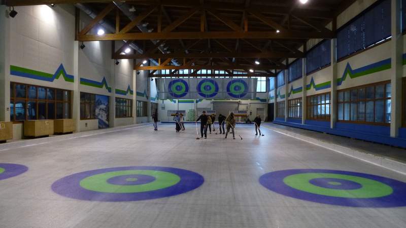 Eisstockschießen oder Curling in Bayern