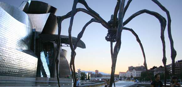 Die berühmte Spinne vor dem Guggenheim Museum