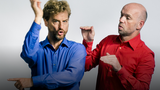 Zwei unserer Schauspieler stellen eine lustige Szene dar.