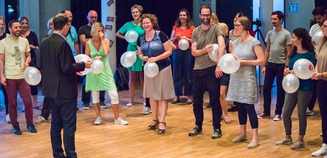 Team-Building-Workshop Souverän & führend sprechen und präsentieren