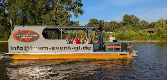 Floßtour in Magdeburg auf der Elbe