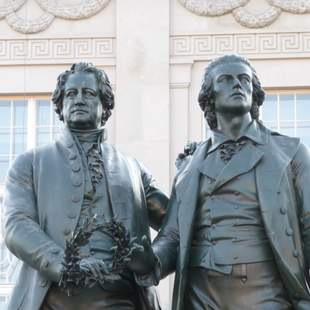 Das Denkmal für Goethe und Schiller in Weimar