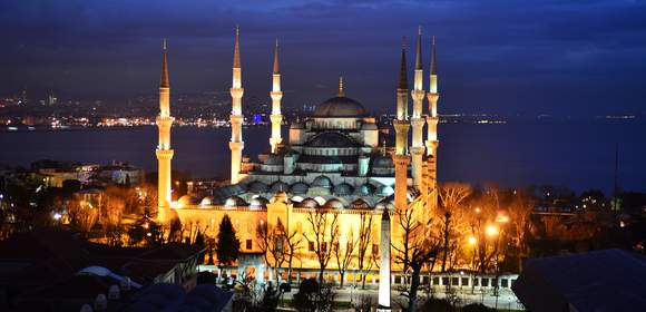 Die Blaue Moschee gilt als die größte und prunkvollste Moschee von Istanbul