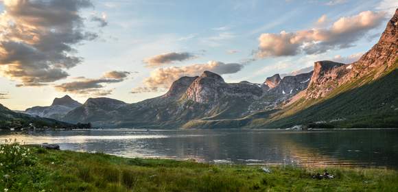 Natur pur am Fjord in Norwegen
