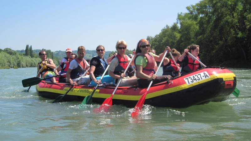 Rafting auf dem Altrhein bei Freiburg