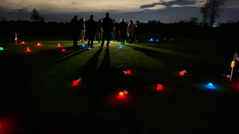 Team-Golfspaß im Grünen