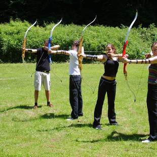 Teambuilding mit Bogenschießen Aktion