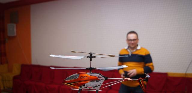Indoor-Helikopter-Fliegen in der Rhön