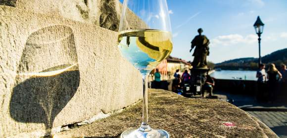 Weinglas Würzburg Wein trinken