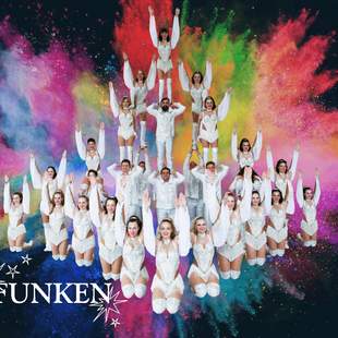 Tanzshow mit Hebefiguren und Akrobatik