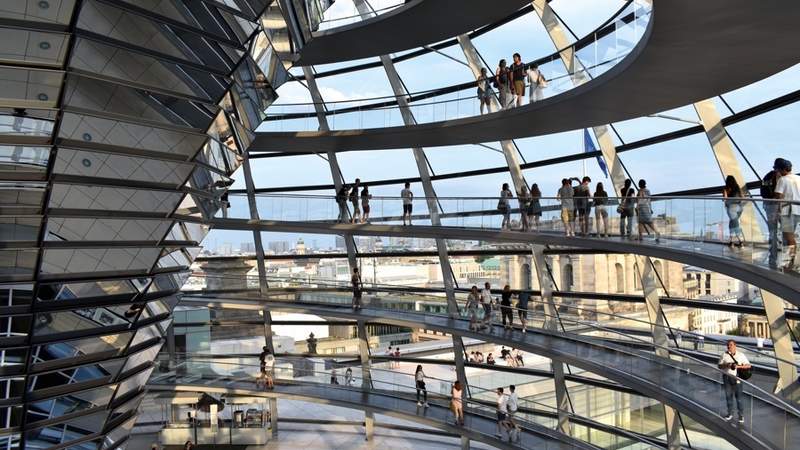 Gruppenhighlight mit Reichstag in Berlin