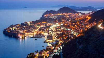 Incentive Reise Gruppenreise Kroatien Dubrovnik Hafen bei Nacht