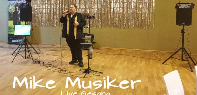Mike Musiker - Live-Gesang Mike Musiker; Live Gesang; Mobile Buehne; Mobile Buehne;