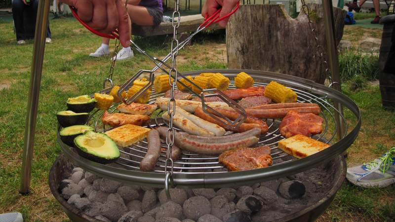 Nach der Floßfahrt GRILLEN im Team