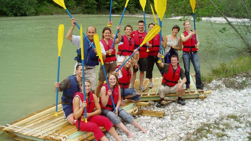 Floßbau als Outdoor Teamprogramm!