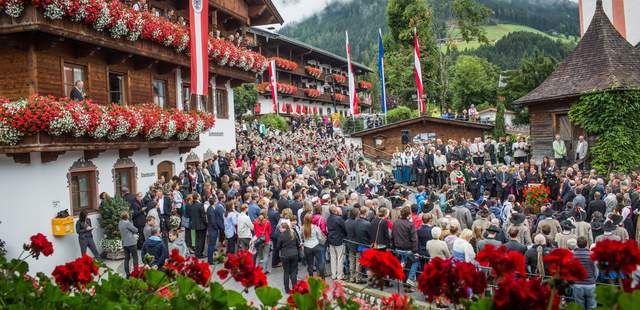 Dorfansicht Volksfest Alpbach