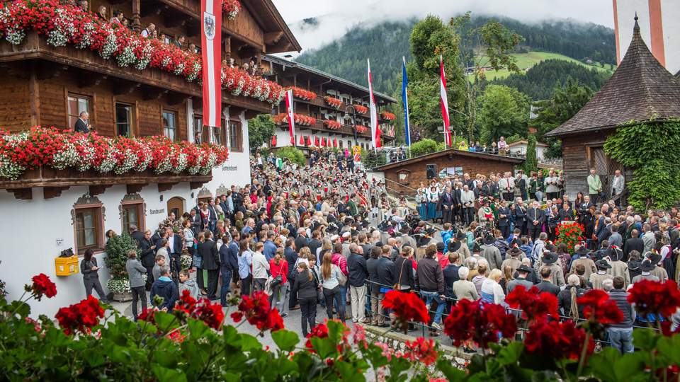 Dorfansicht Volksfest Alpbach