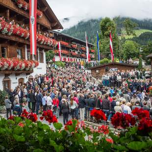 Dorfansicht Volksfest Alpbach