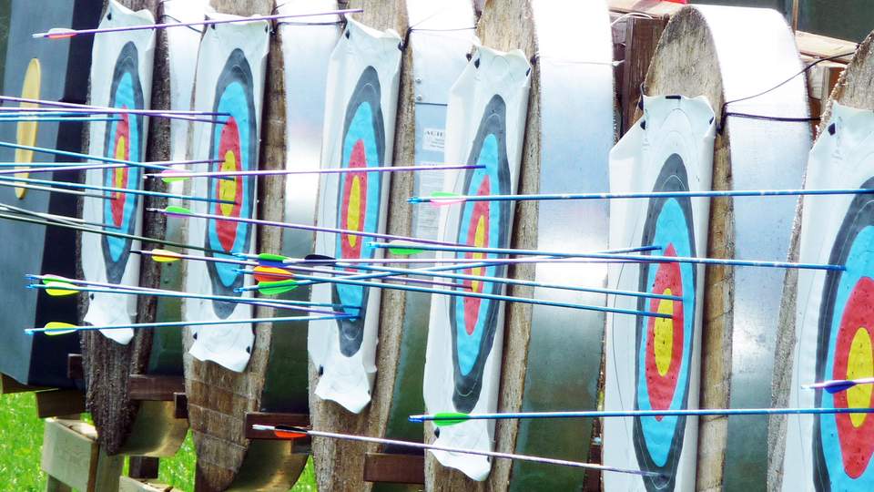 Teambuilding Betriebsausflug Firmen-Event Bogenschießen