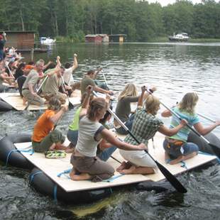 Teambuilding – Floßbau am Pflegersee