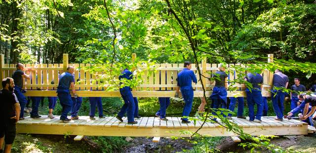 Sinnstiftende Bau-Aktion Brückenbau