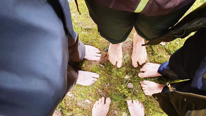 4 Frauen Barfuß