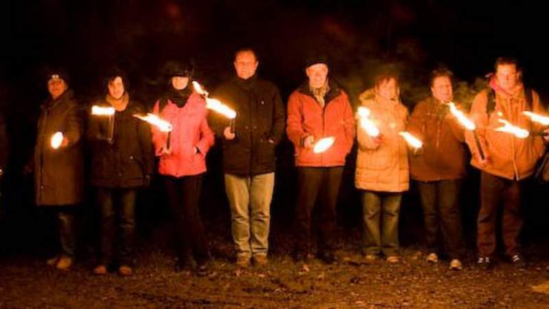 Fackelwanderung mit Teamelementen