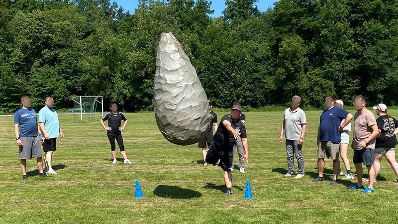 Bayerische Challenge, Hinkelstein-Weitwurf, Teamevent, Teamuilding Event, Betriebsausflug, Bauern Olympiade, Emmerich Events, Firmenevent Bayerische Challenge, Hinkelstein-Weitwurf, Teamevent, Teamuilding Event, Betriebsausflug, Bauern Olympiade, Emmerich Events, Firmenevent