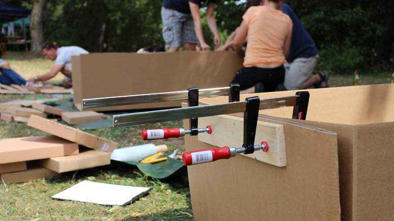 Sommerfest Idee Pappbootbau