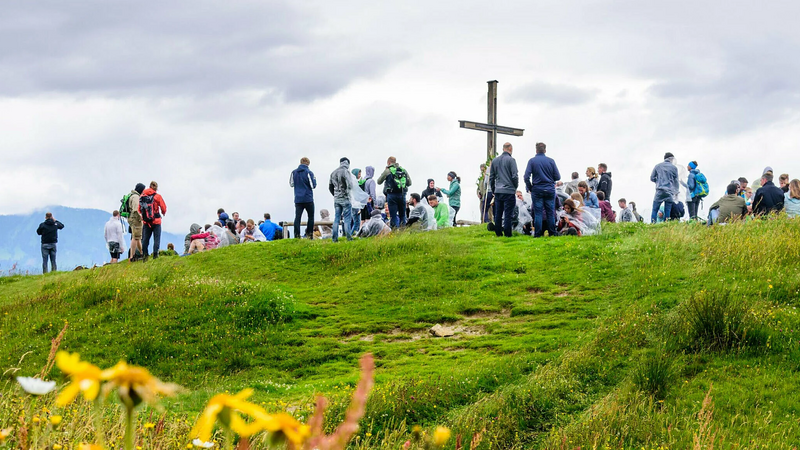 Gemeinsam den Berg erklimmen