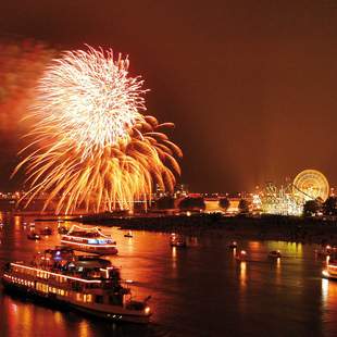Düsseldorf: Silvester Partyboot & Hotel