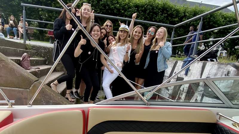 Für private Gruppe geeignet Lustige Bootsfahrt Sightseeing + Bootsparty