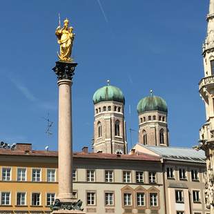 Marienplatz mit Mariensäule und Frauenkirche